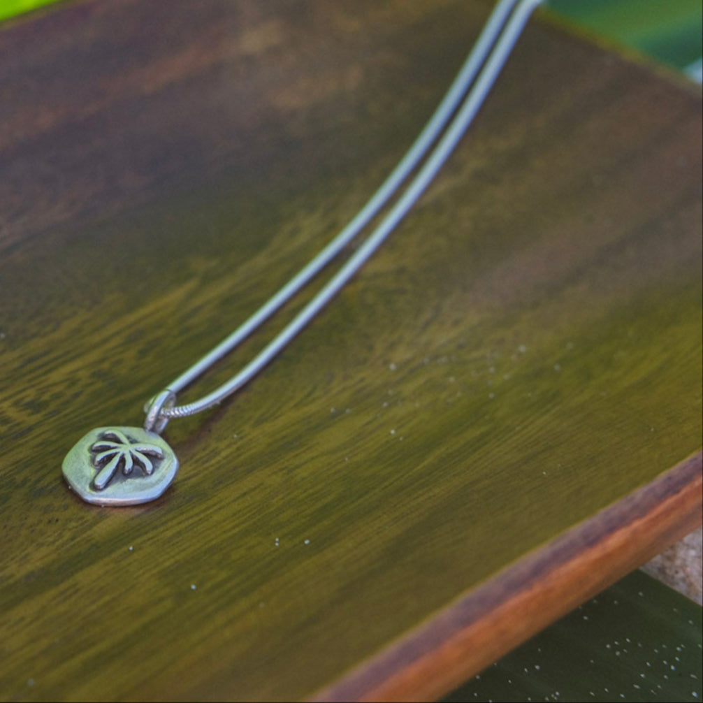 FLYNN Necklace